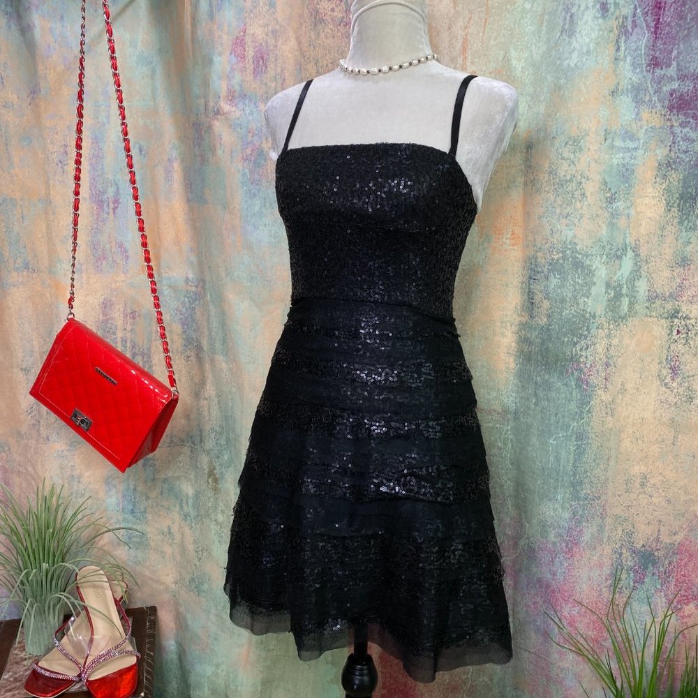 ๐BCBGMaxAzria Lace & Sequins Semi Formel Dress - Picture 5 of 16